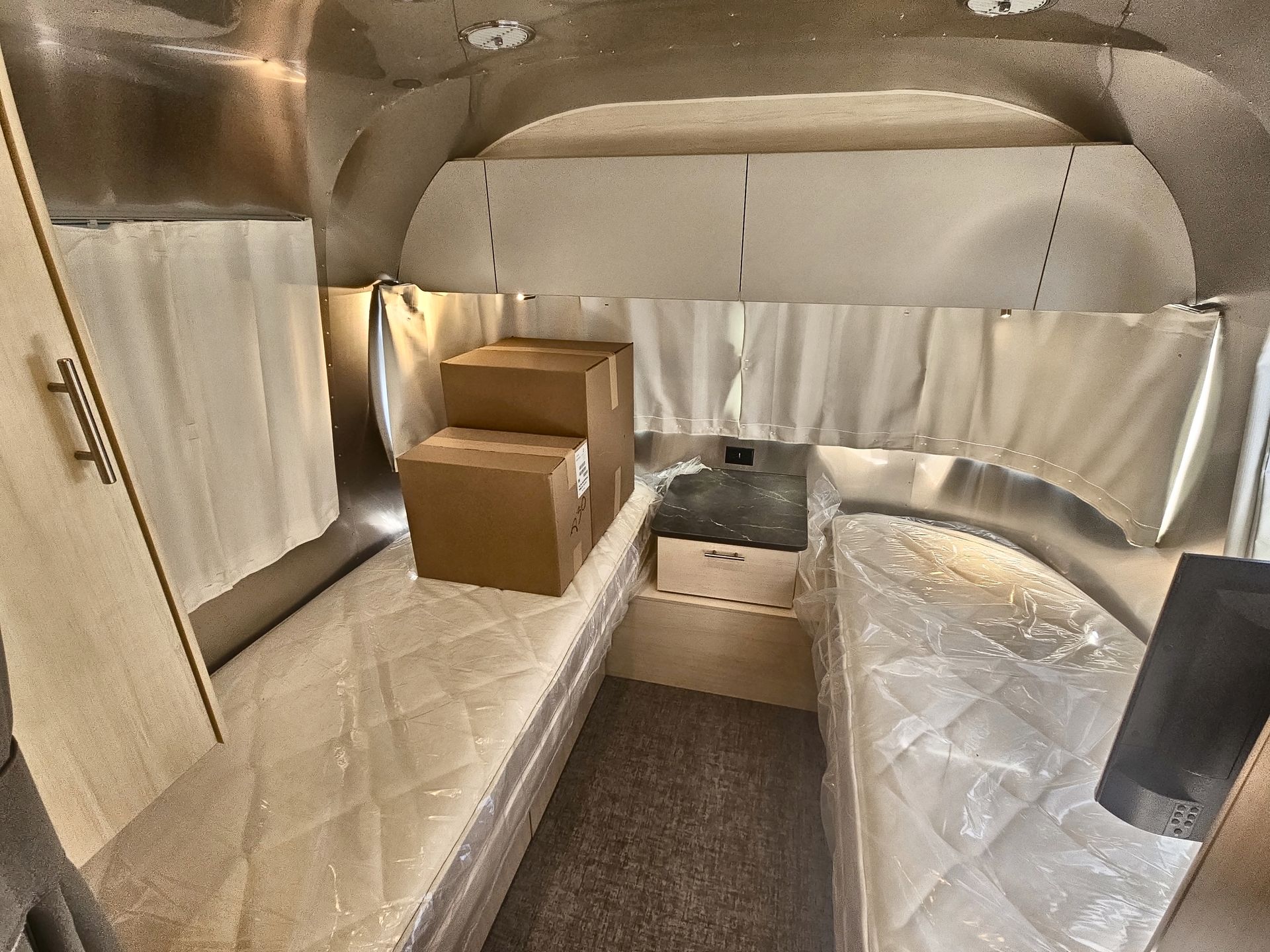 2026 Airstream 28RBT Base
