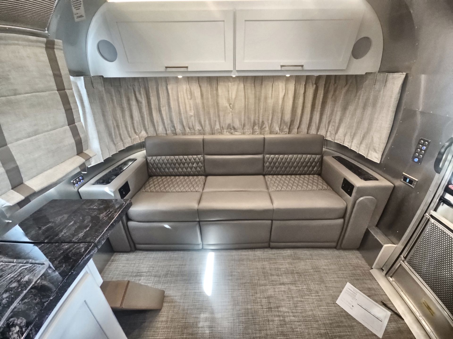 2026 Airstream 28RBT Base