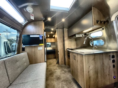 2026 Airstream 25FBQ Base