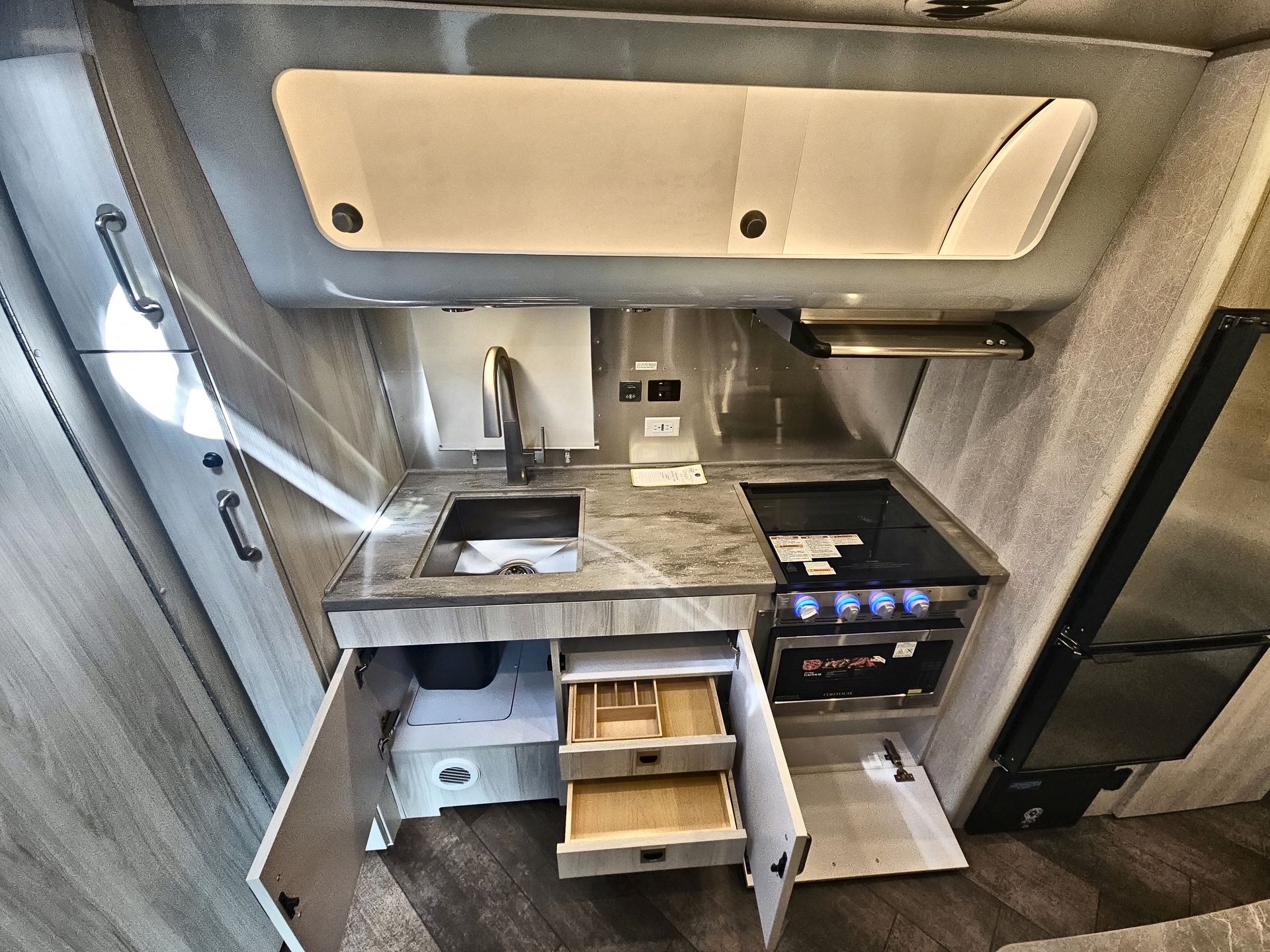 2025 Airstream 23FBQ Base