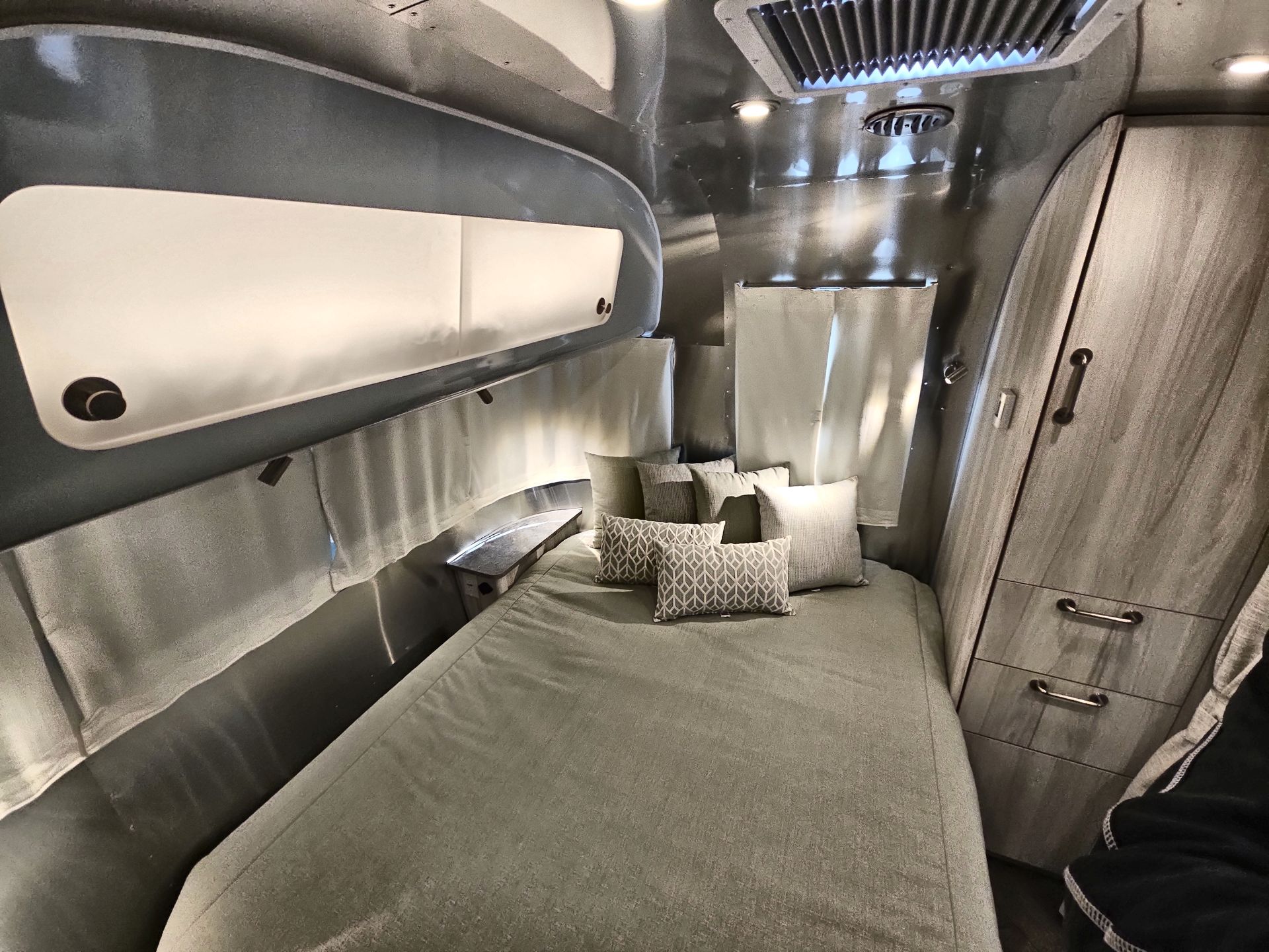 2025 Airstream 23FBQ Base