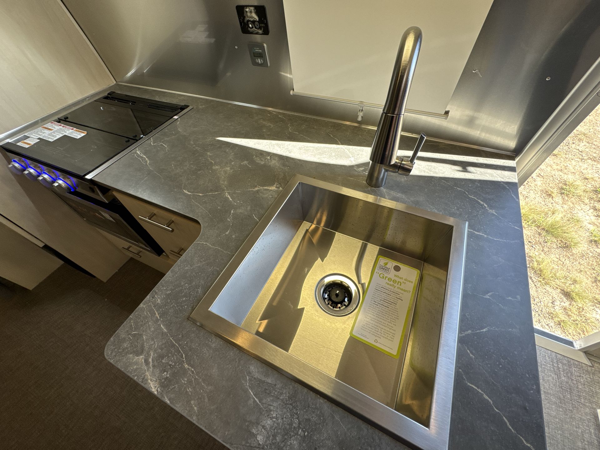 2025 Airstream 27FBT Base