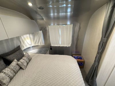 2026 Airstream 27FBQ Base