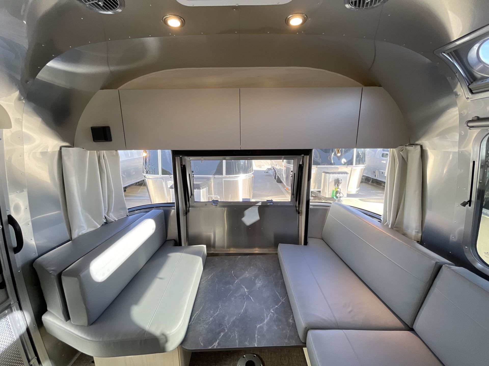 2026 Airstream 27FBT Base