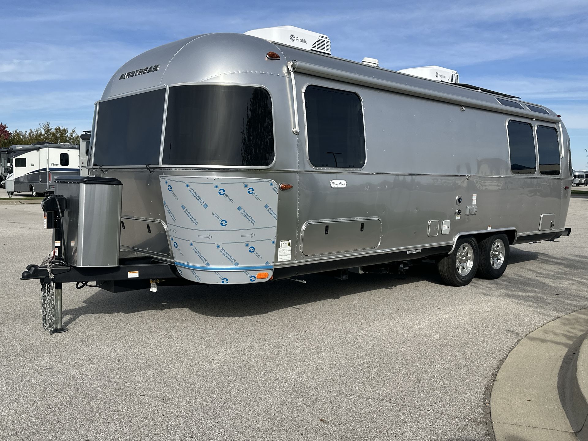 2026 Airstream 27FBT Base