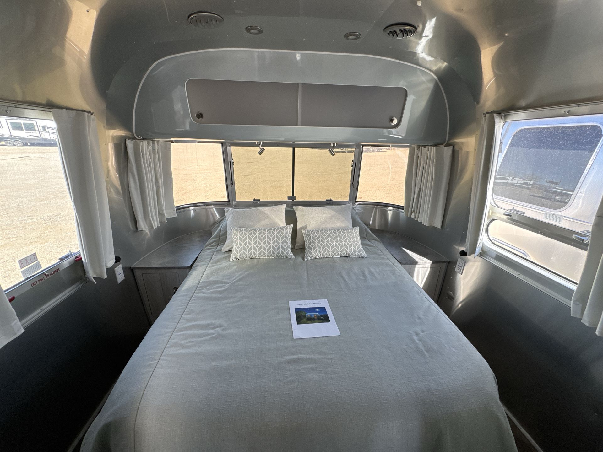 2025 Airstream 27FBQ Base