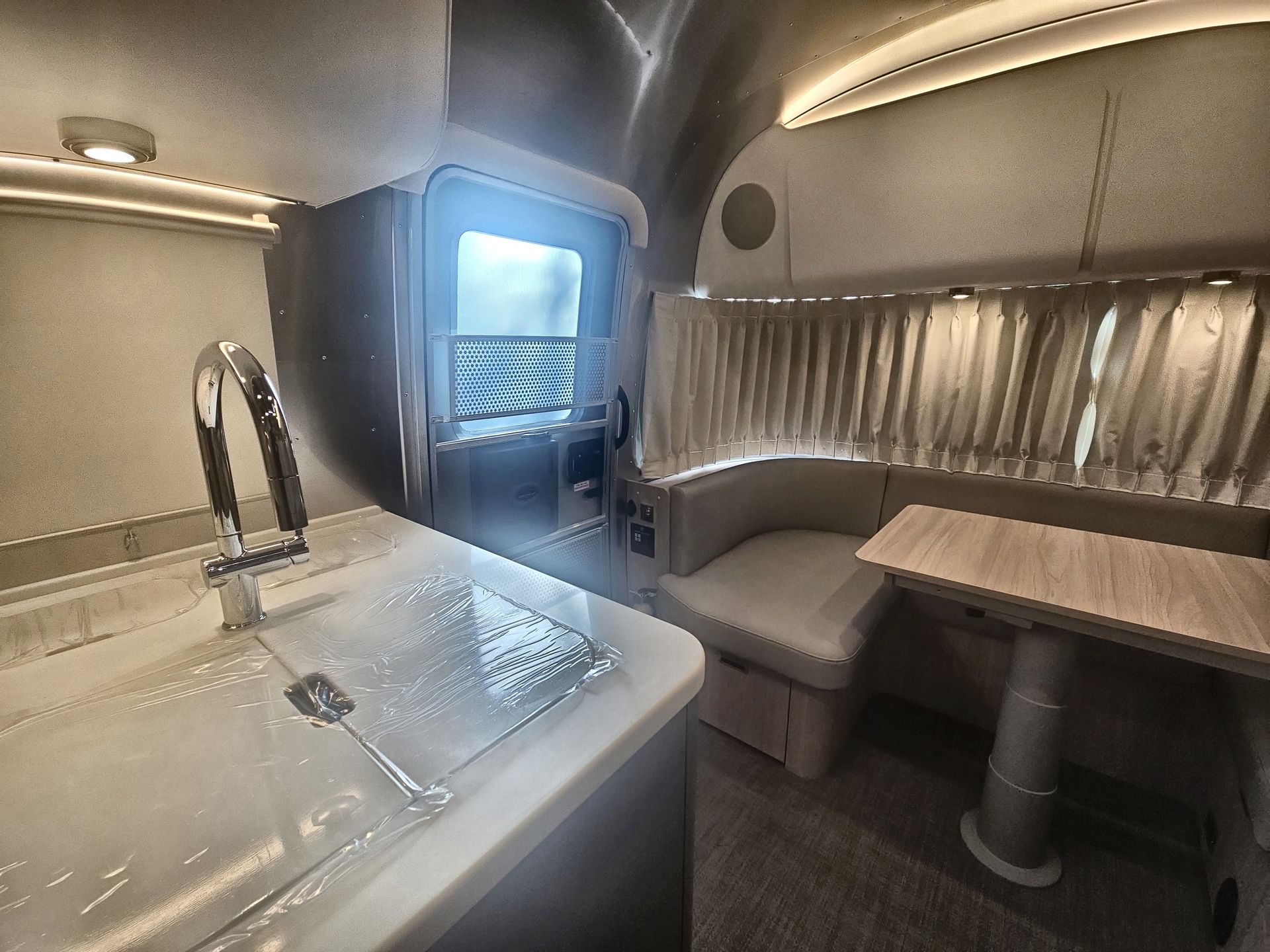 2026 Airstream 25FBQ Base