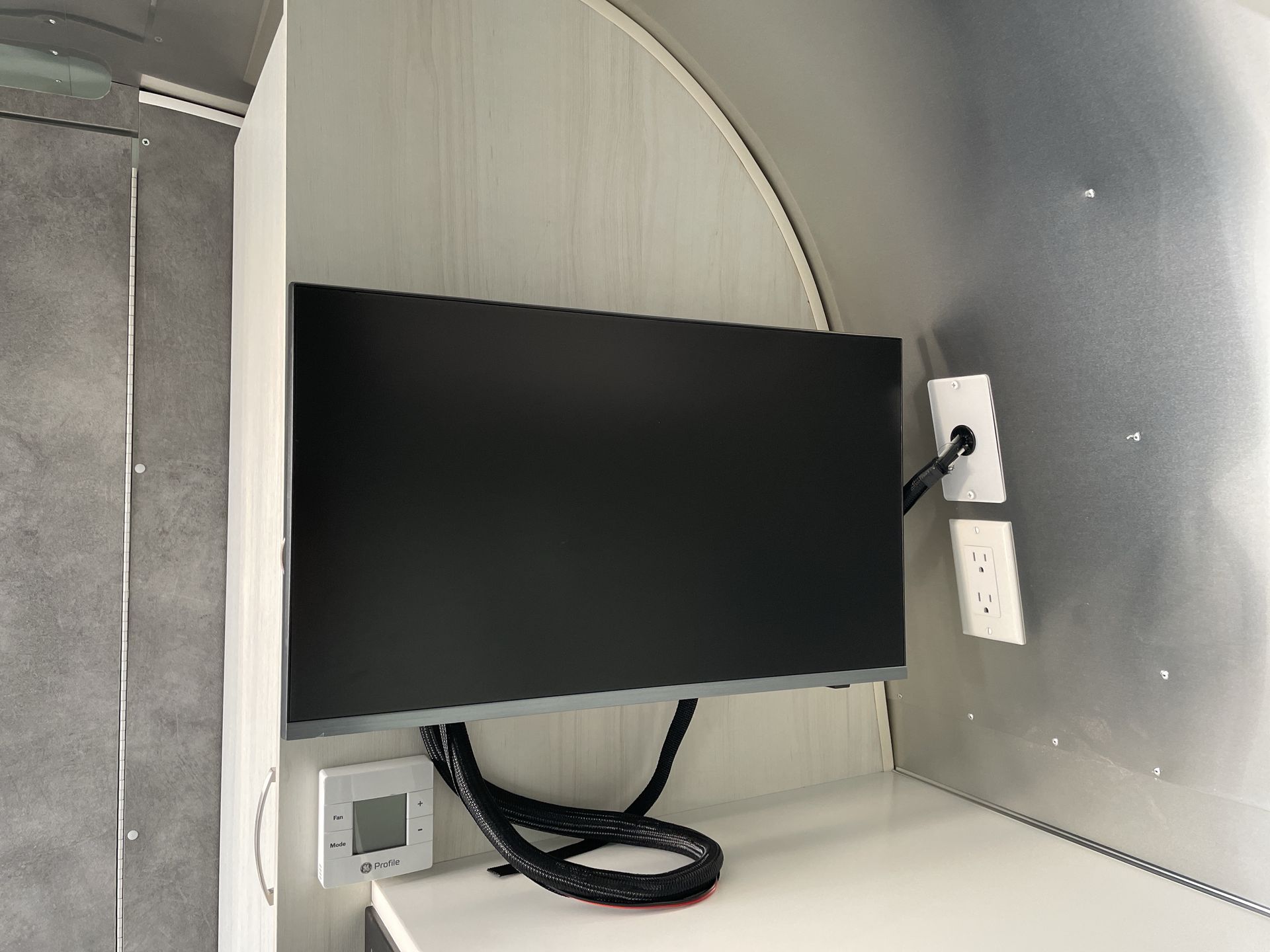 2025 Airstream 22FB Base