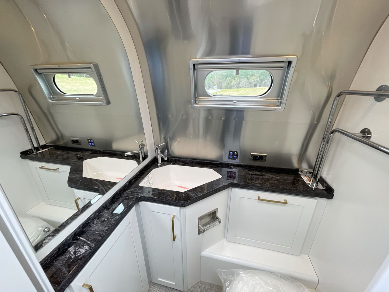 2026 Airstream 28RBQ Base