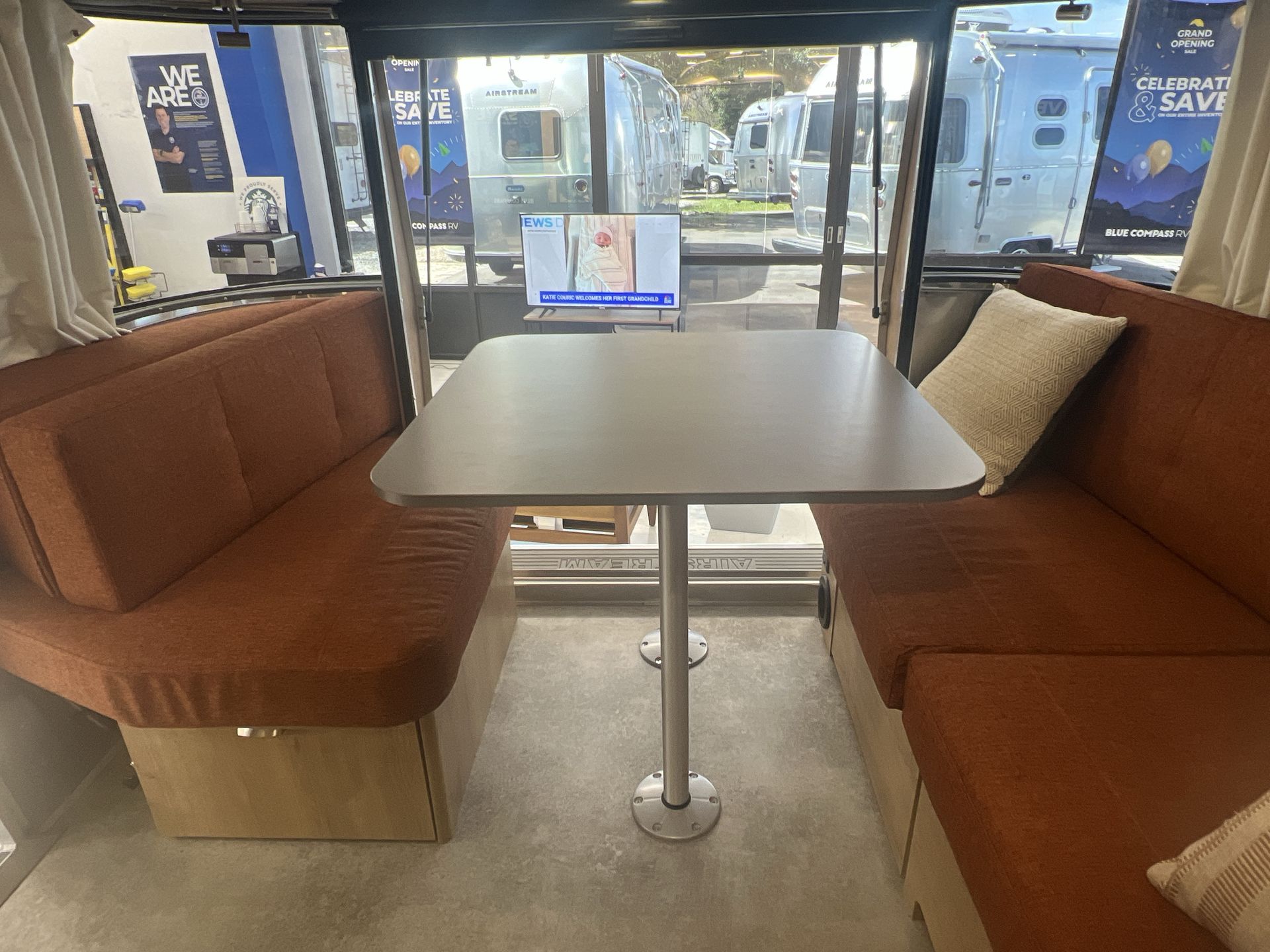 2026 Airstream 25FBT Base