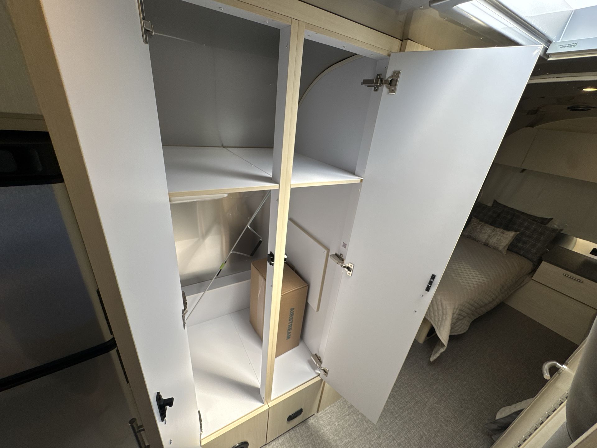 2025 Airstream 27FBT Base