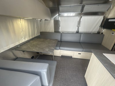 2025 Airstream 27FBQ Base