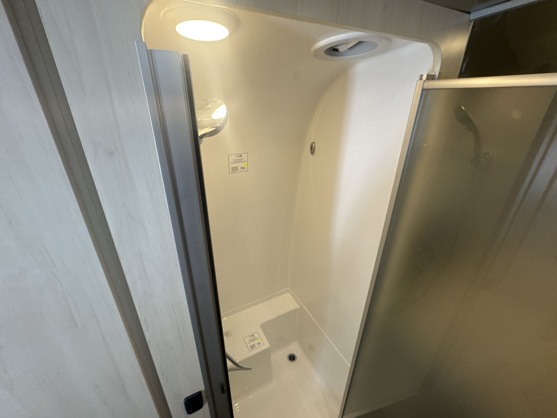 2025 Airstream 27FBQ Base