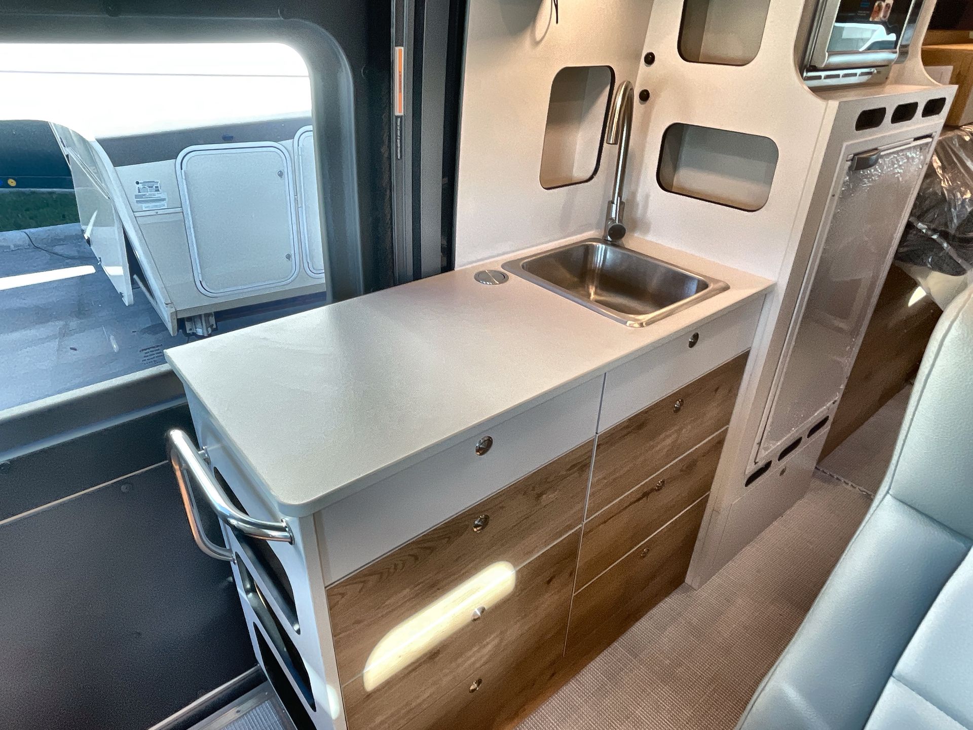2025 Airstream Rangeline Base