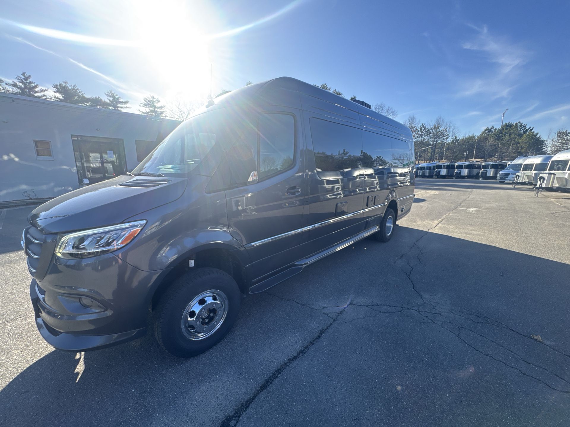 2025 Airstream 24 GL Base