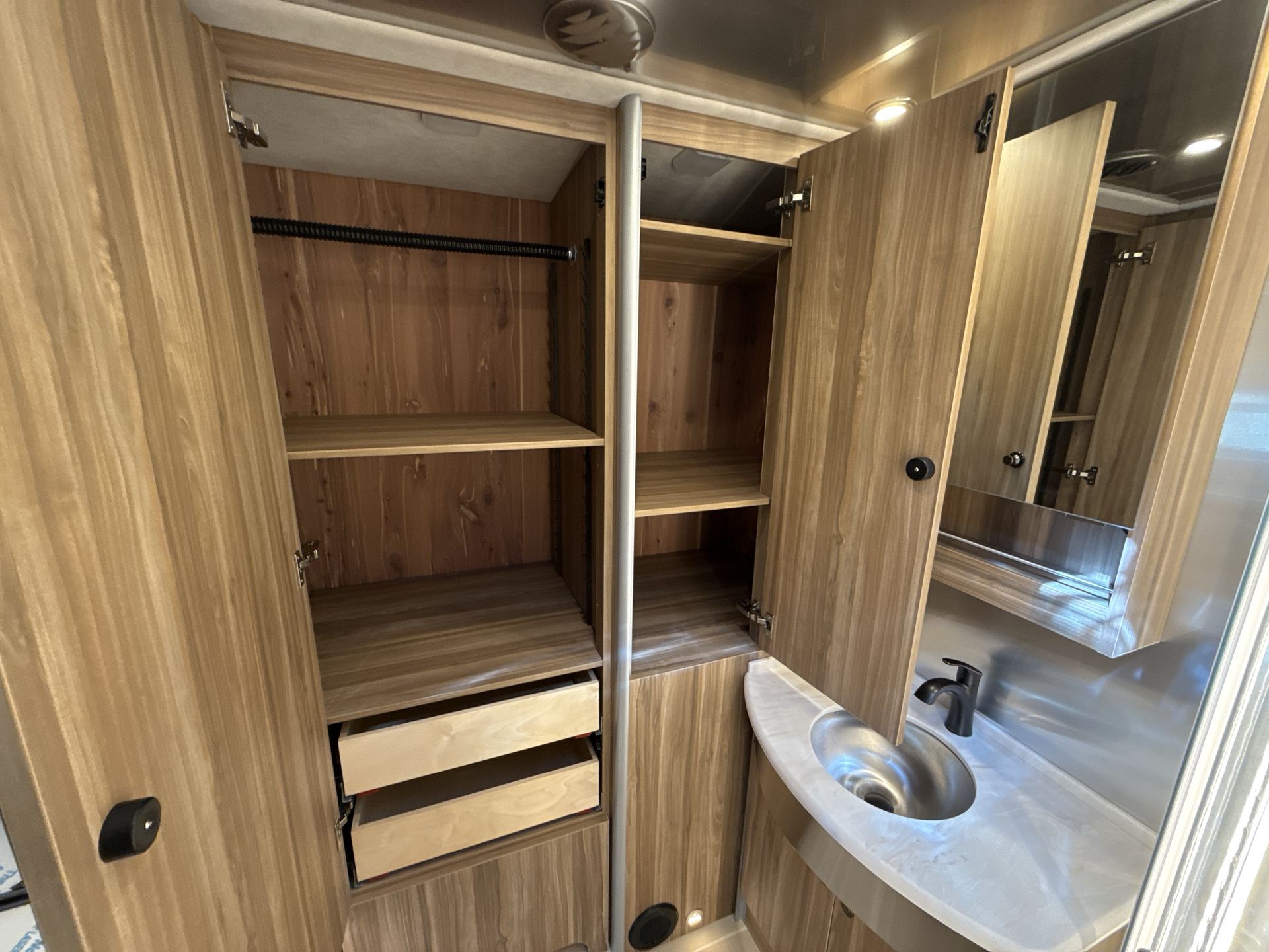 2026 Airstream Murphy Suite Base