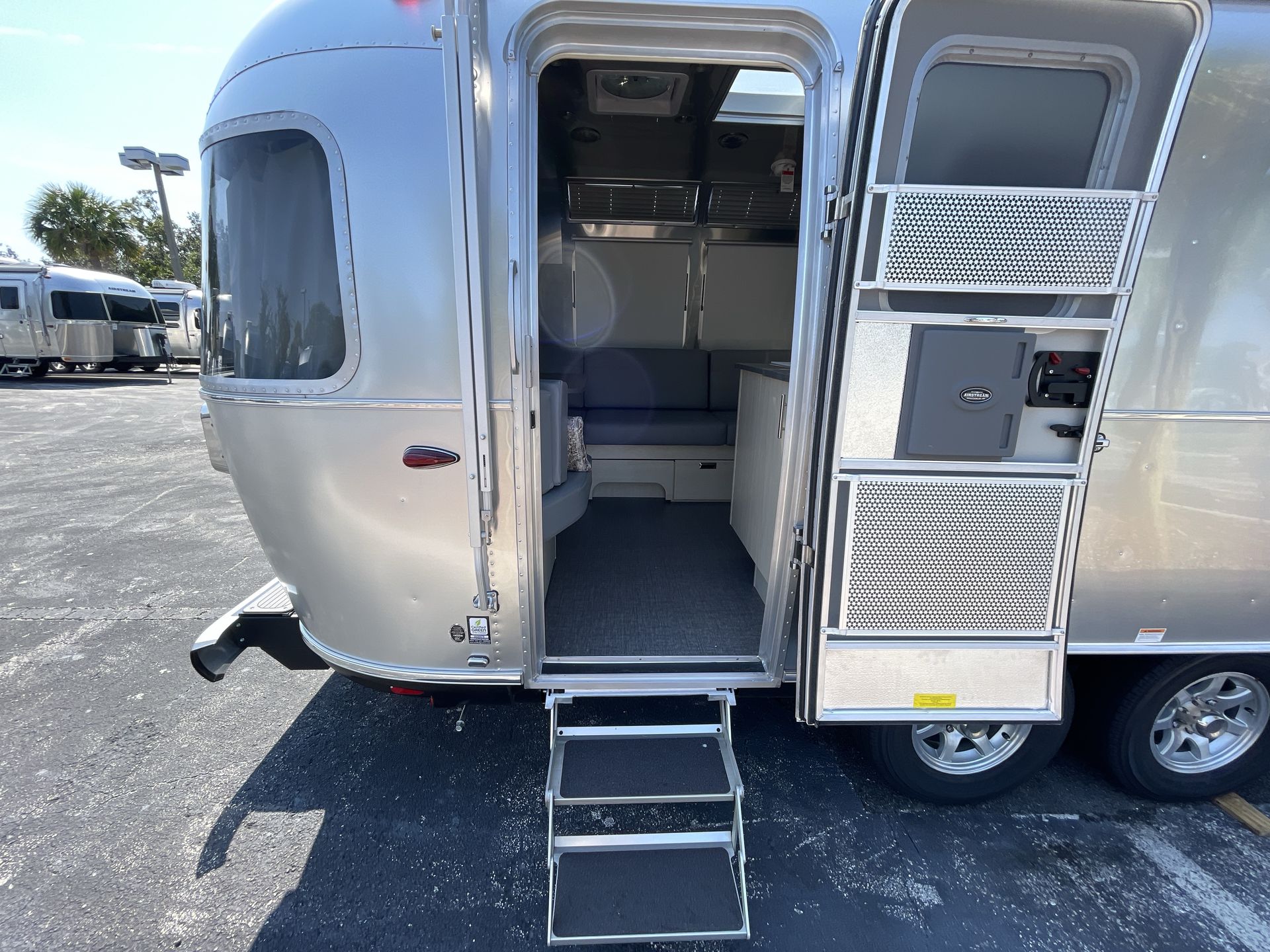 2026 Airstream 25FBQ Base