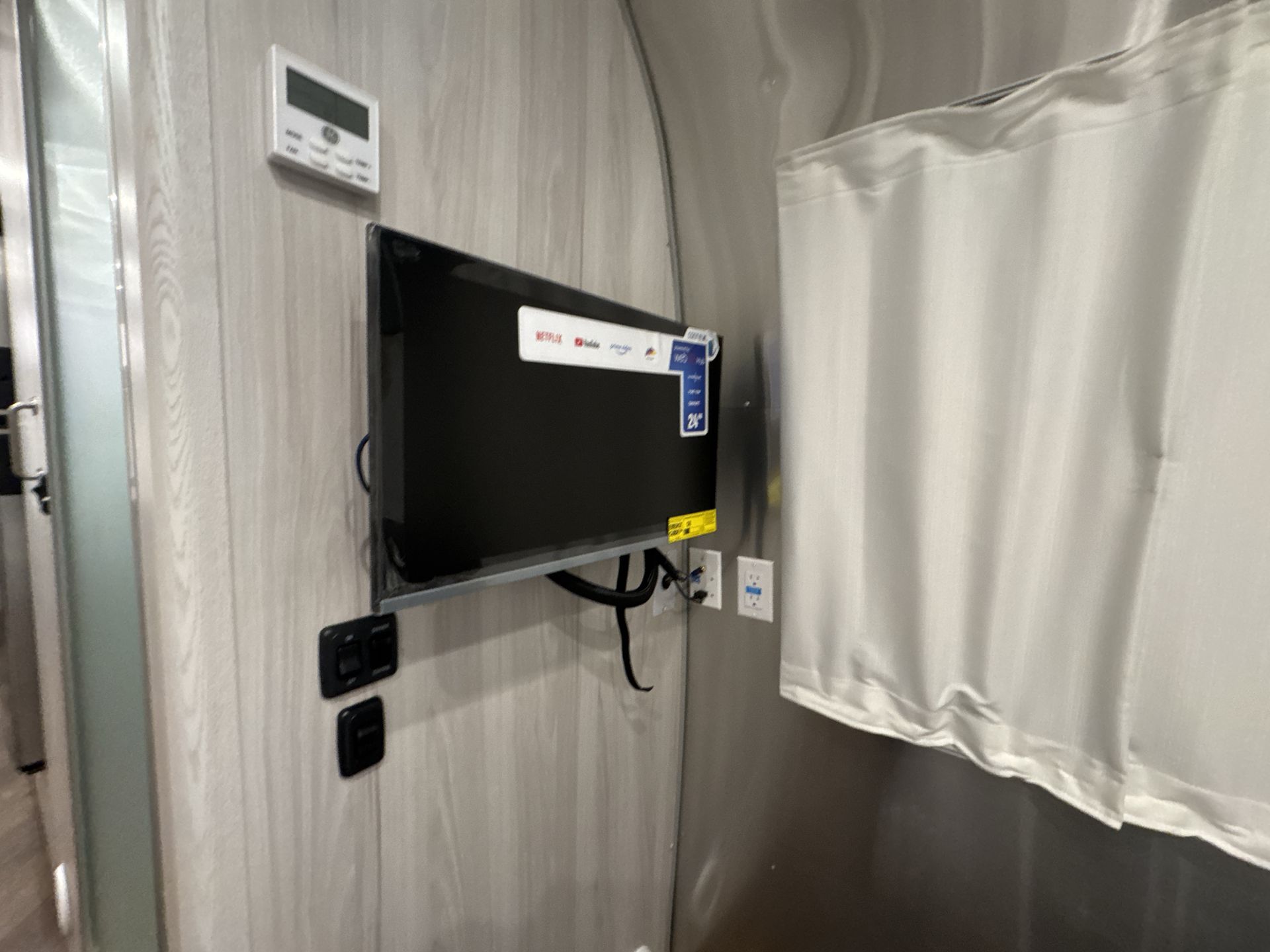 2025 Airstream 25FBQ Base