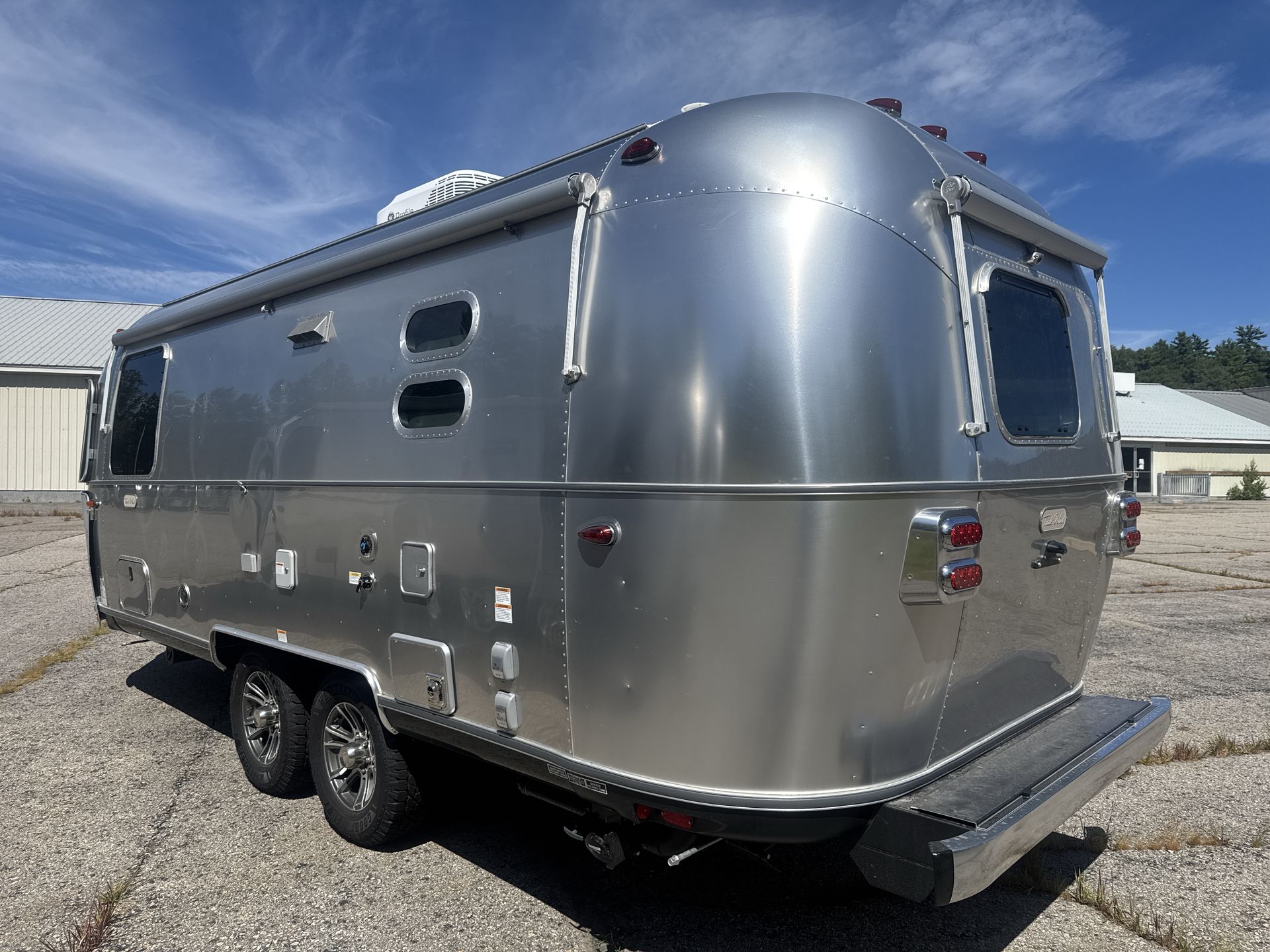2026 Airstream 23FBT Base