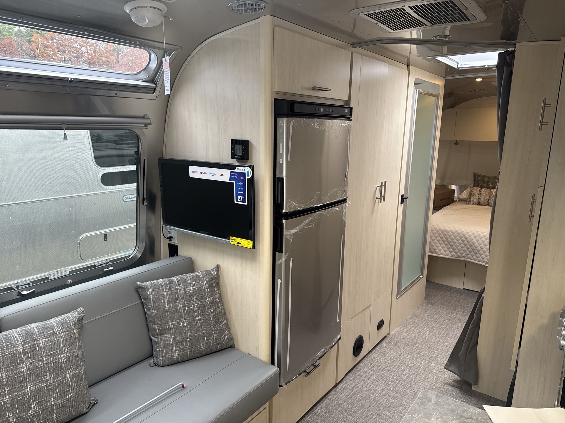 2026 Airstream 27FBQ Base