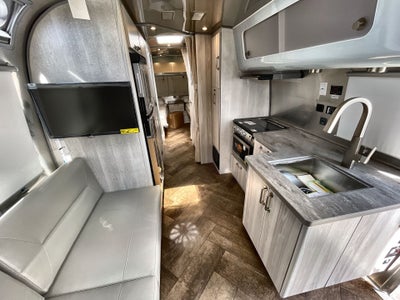 2026 Airstream 27FBT Base
