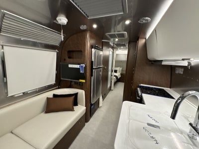 2026 Airstream 27FBT Base