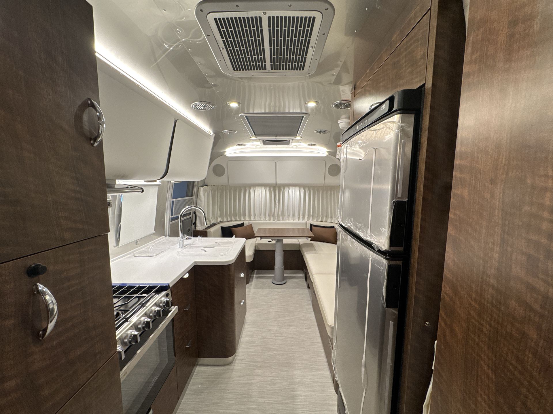 2026 Airstream 27FBT Base