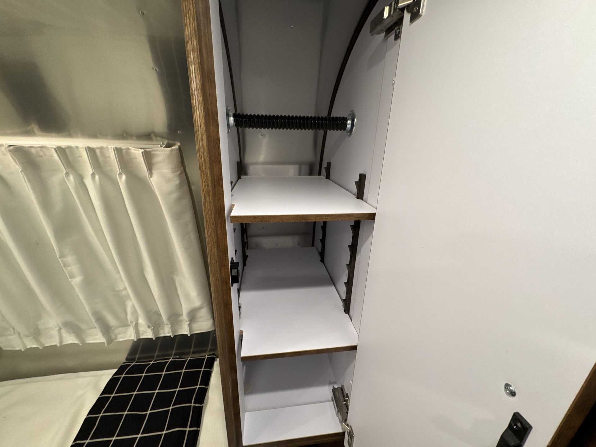 2026 Airstream 27FBT Base