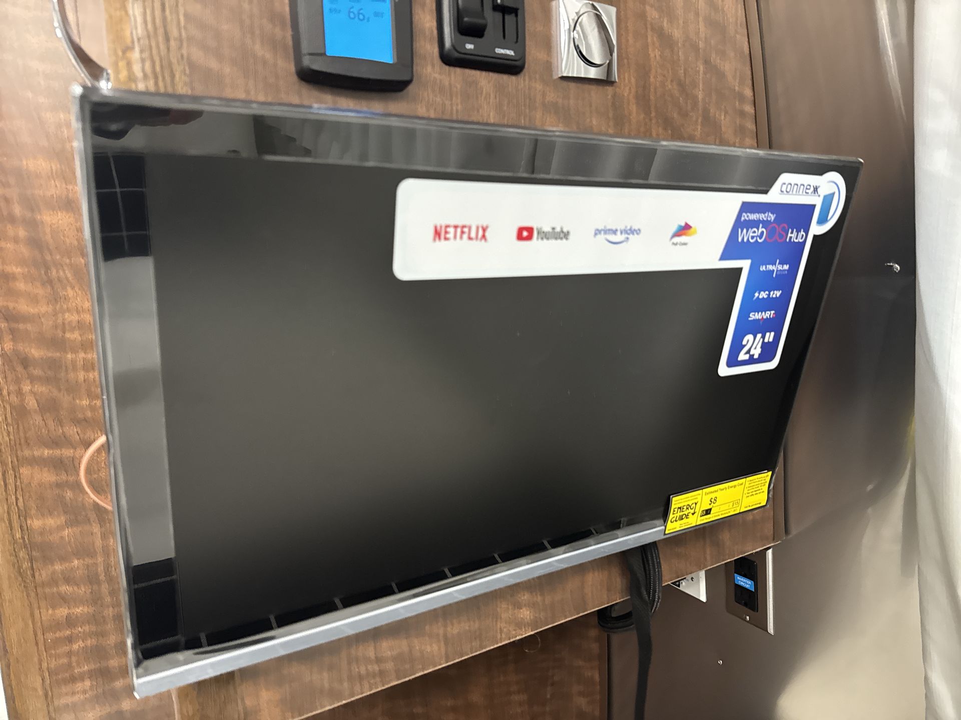 2026 Airstream 27FBT Base