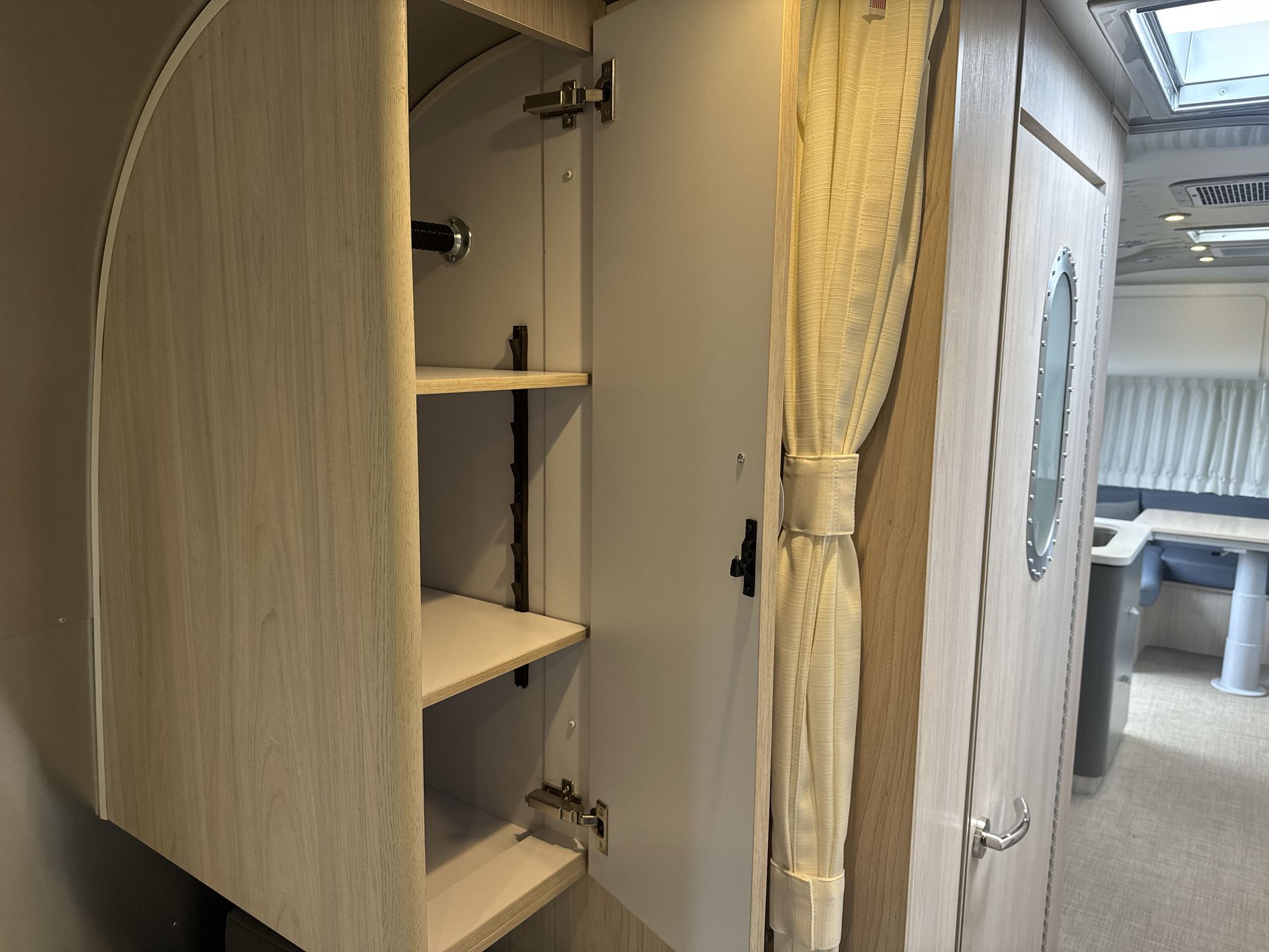 2026 Airstream 27FBT Base