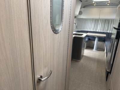 2026 Airstream 27FBT Base