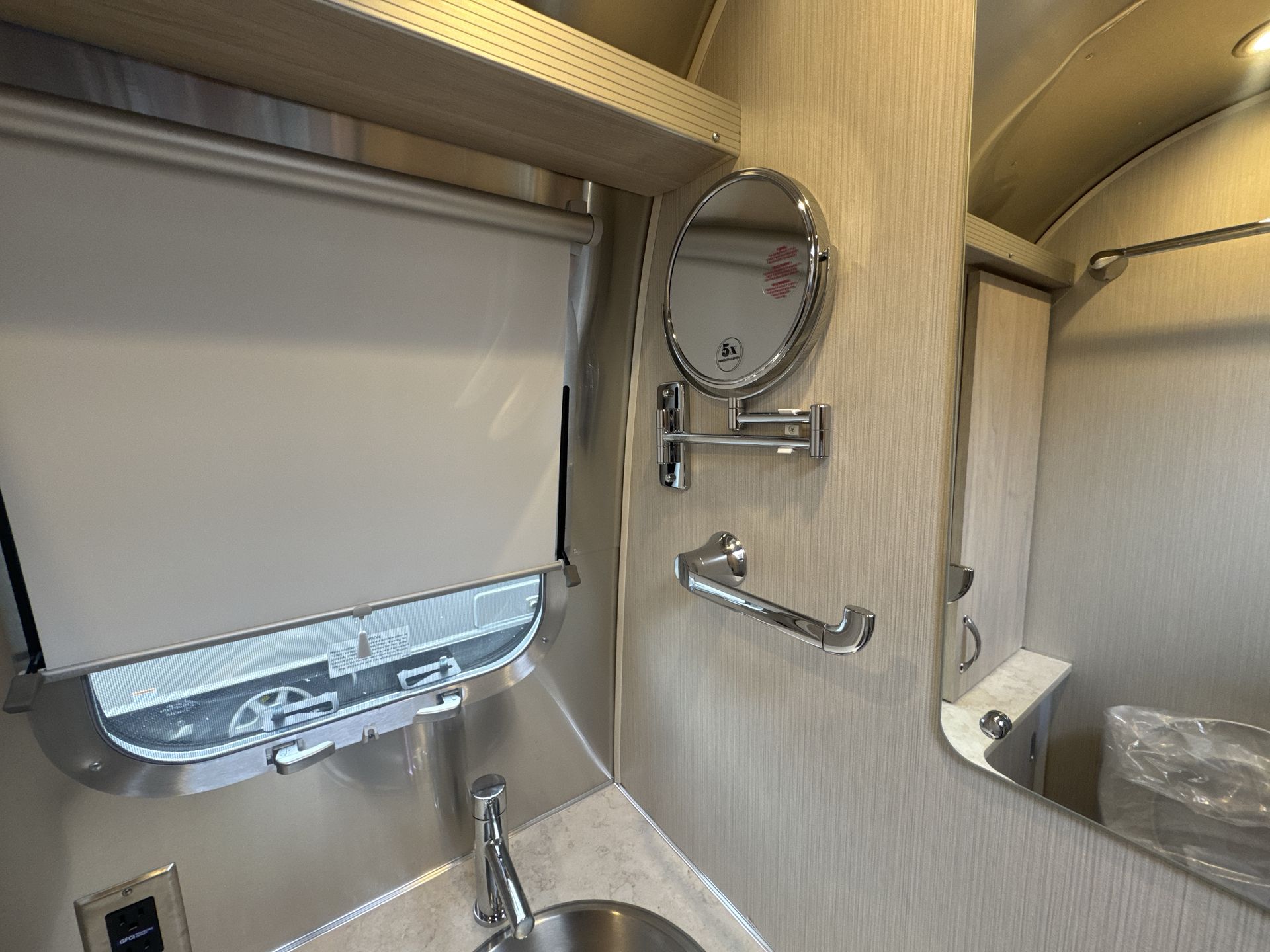 2026 Airstream 27FBT Base