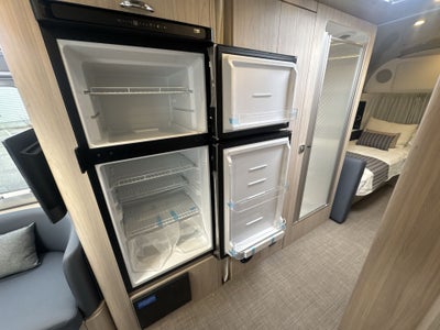 2026 Airstream 27FBT Base