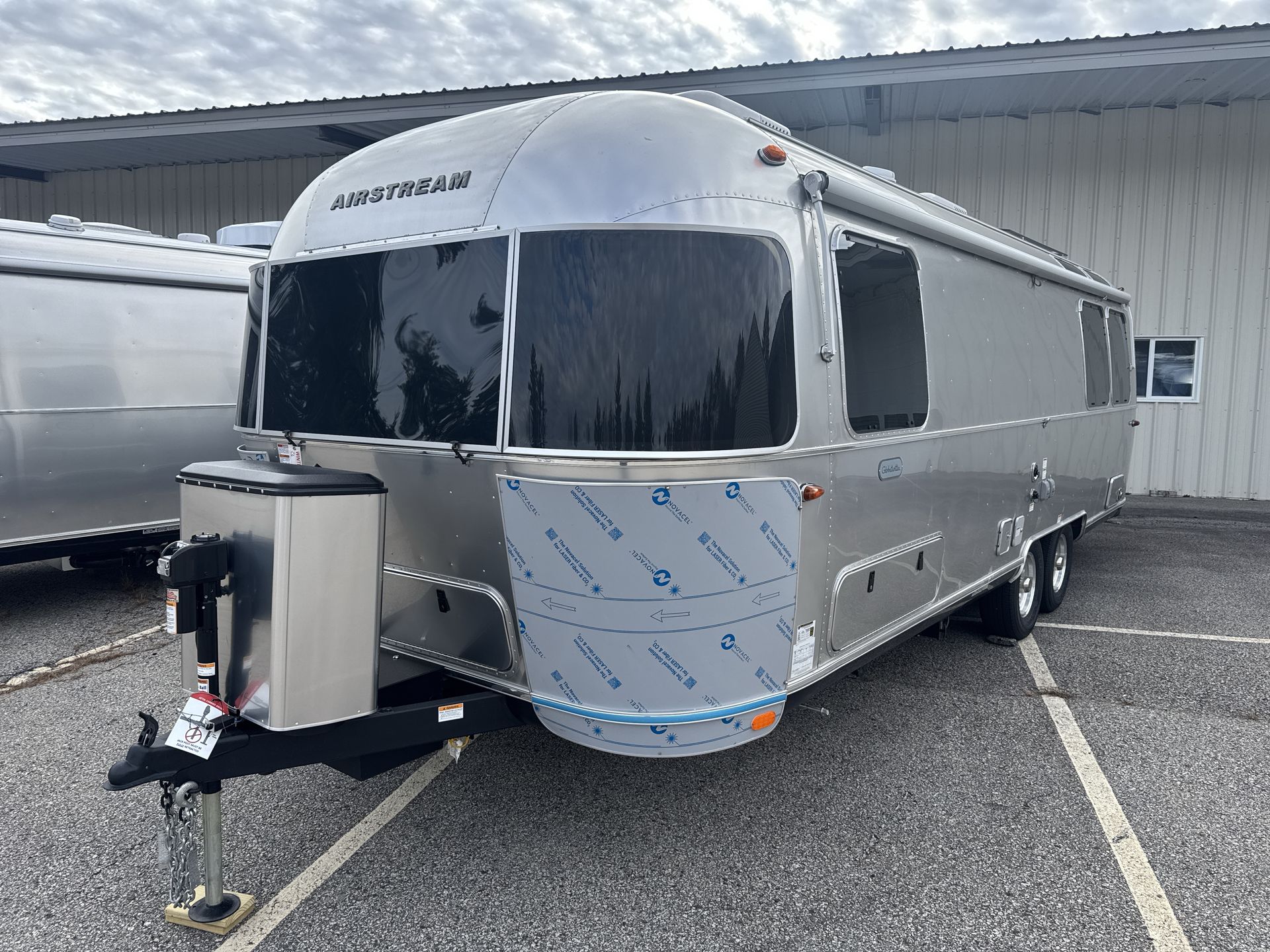 2026 Airstream 27FBT Base