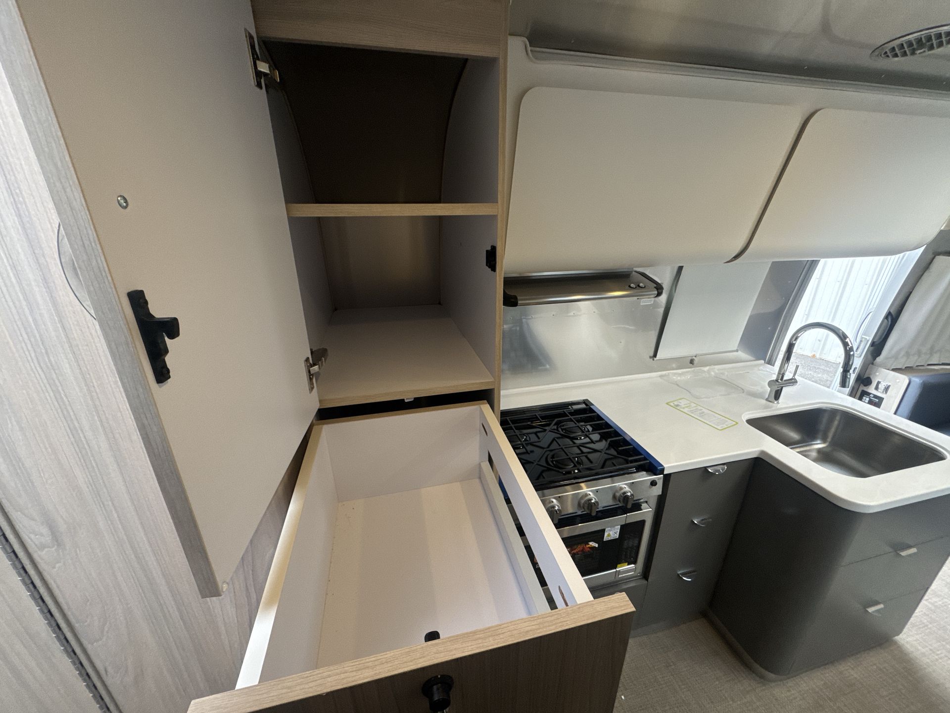 2026 Airstream 27FBT Base