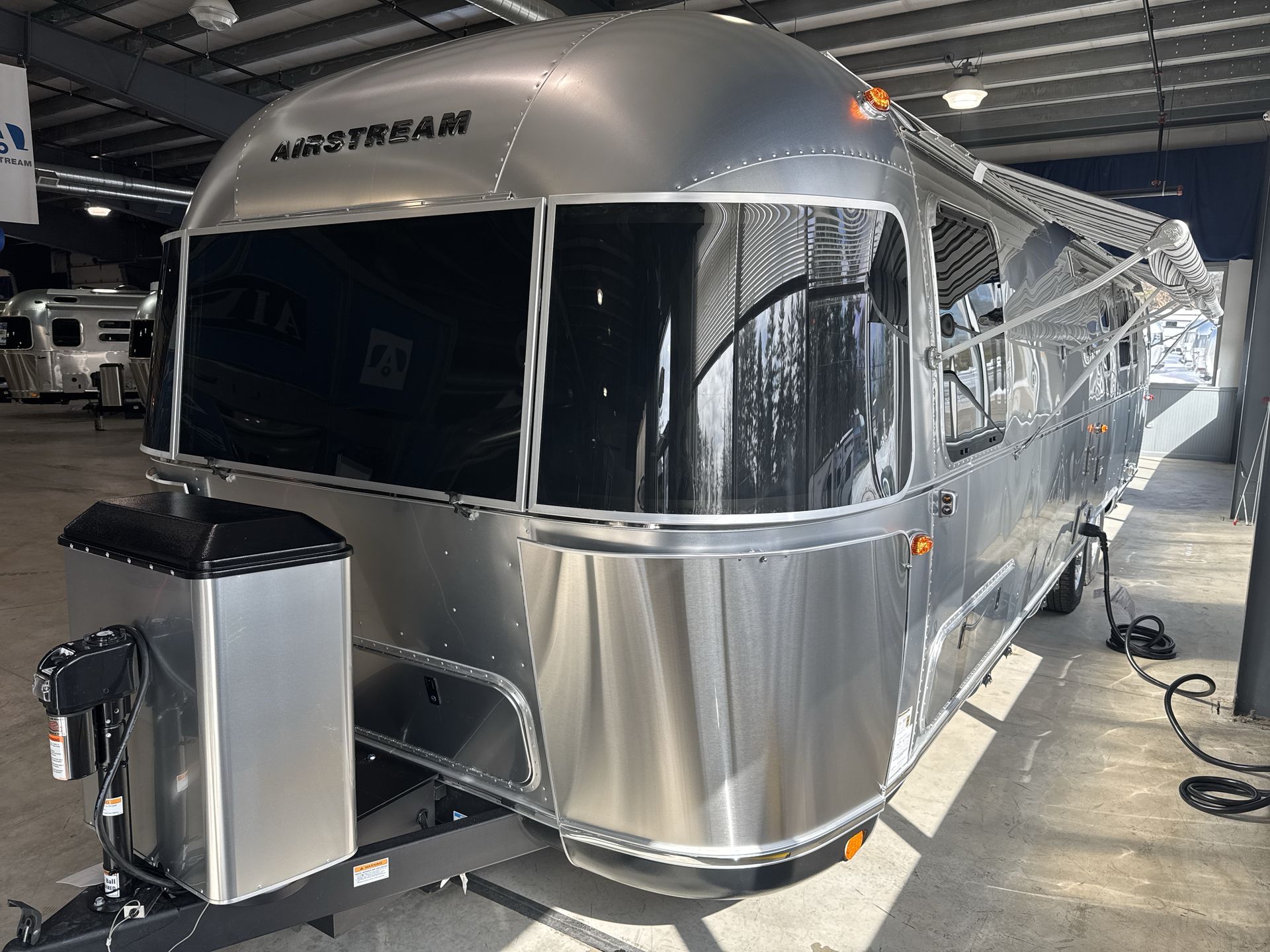 2026 Airstream 33FBT Base