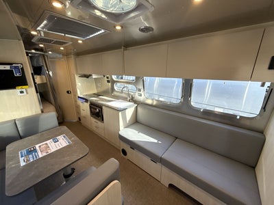2026 Airstream 30FBBT Base