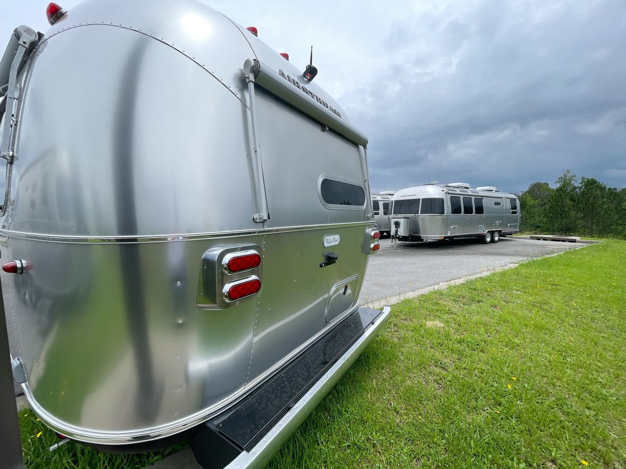2025 Airstream 30FBBQ Base