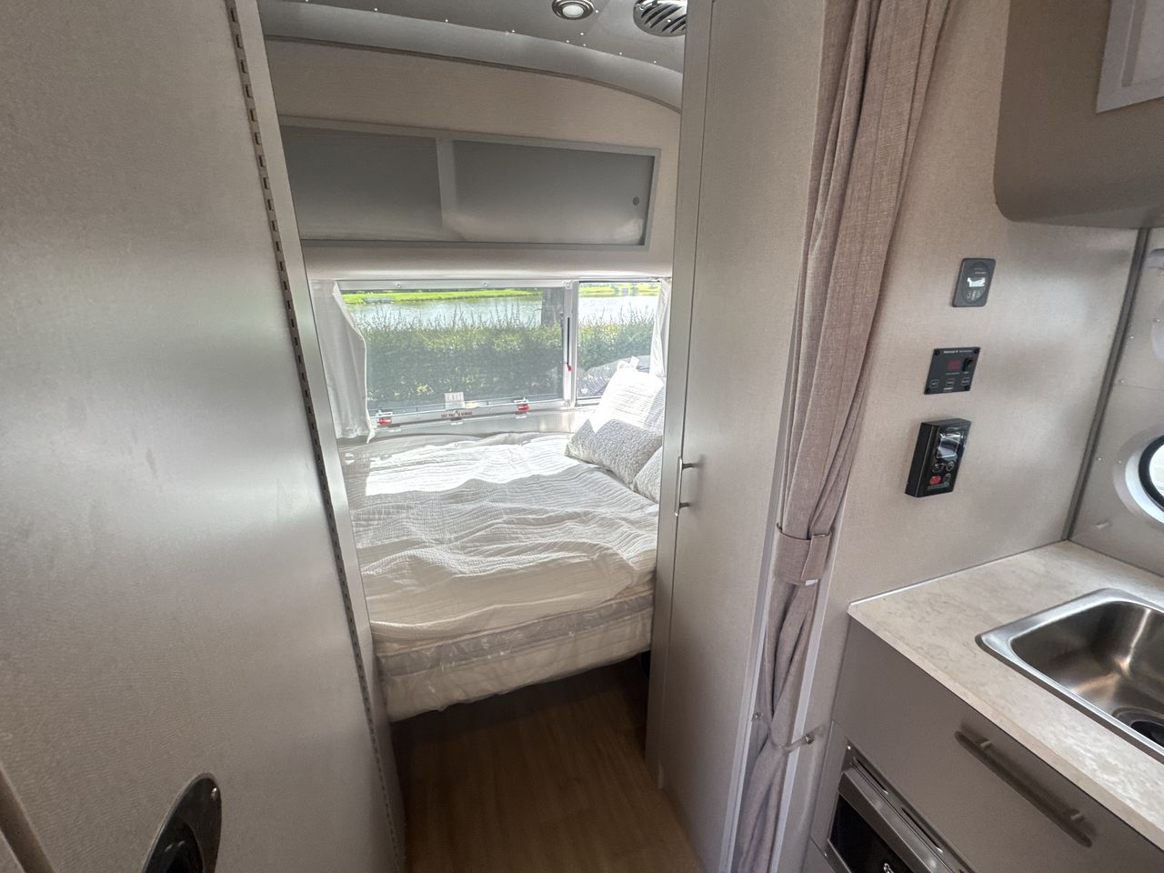 2025 Airstream 16RB Base