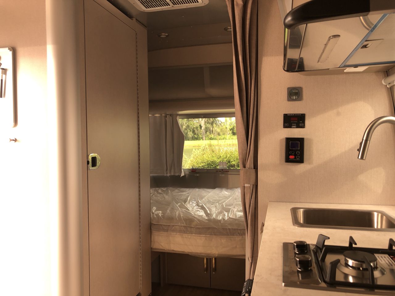 2025 Airstream 16RB Base