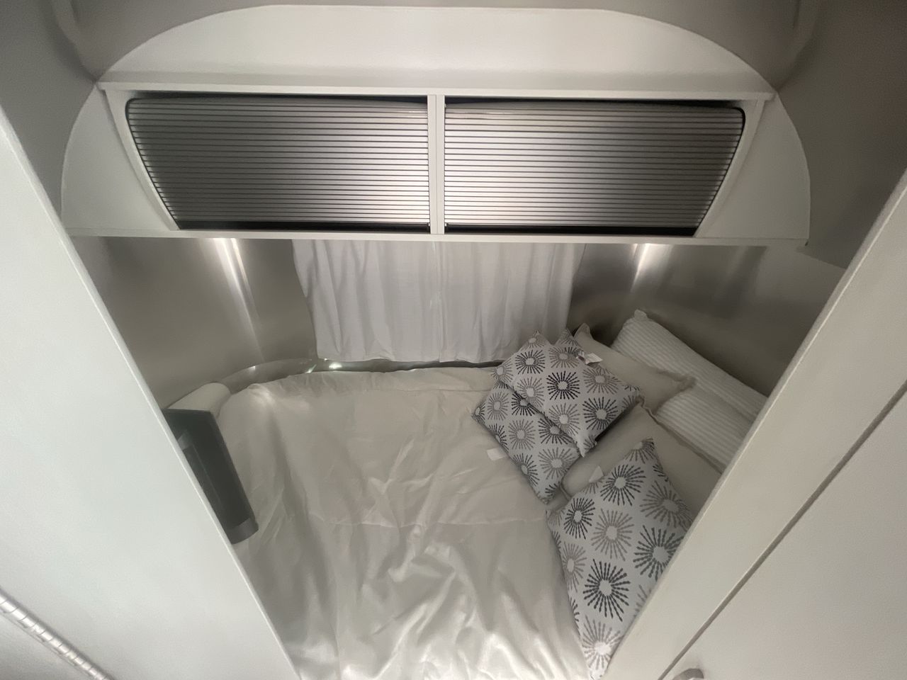 2026 Airstream 16RB Base