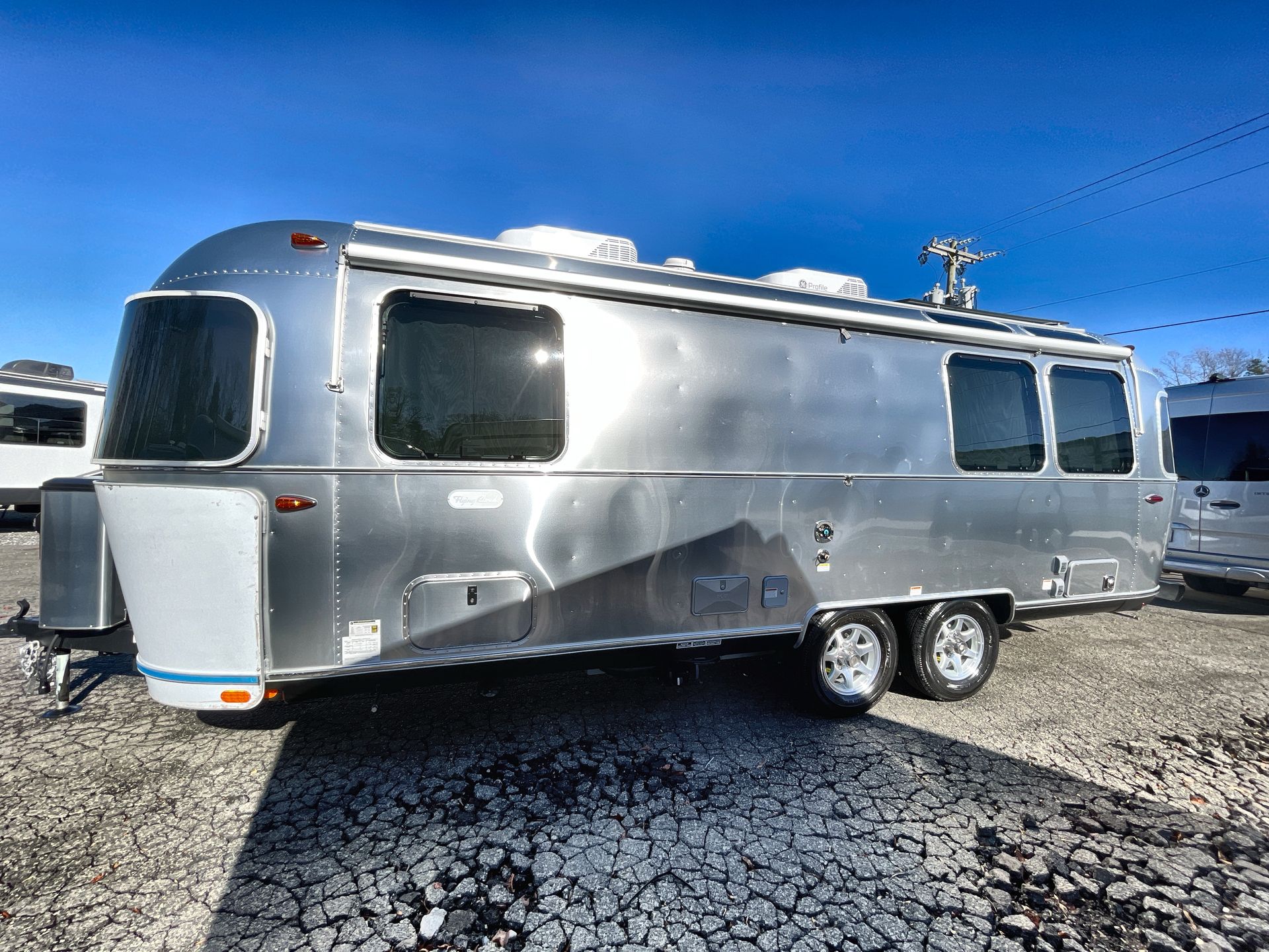 2026 Airstream 23FBT Base