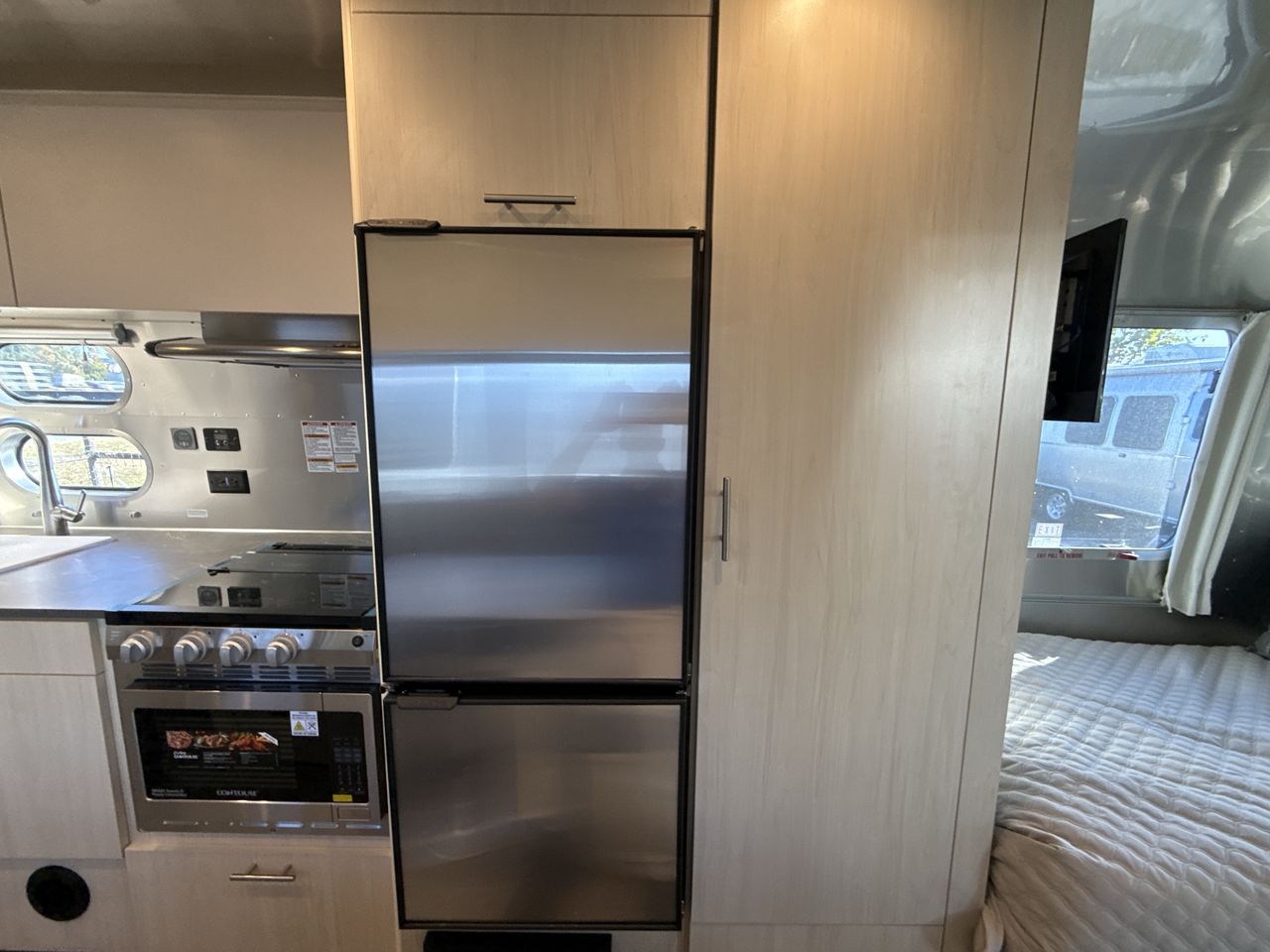 2026 Airstream 23FBT Base