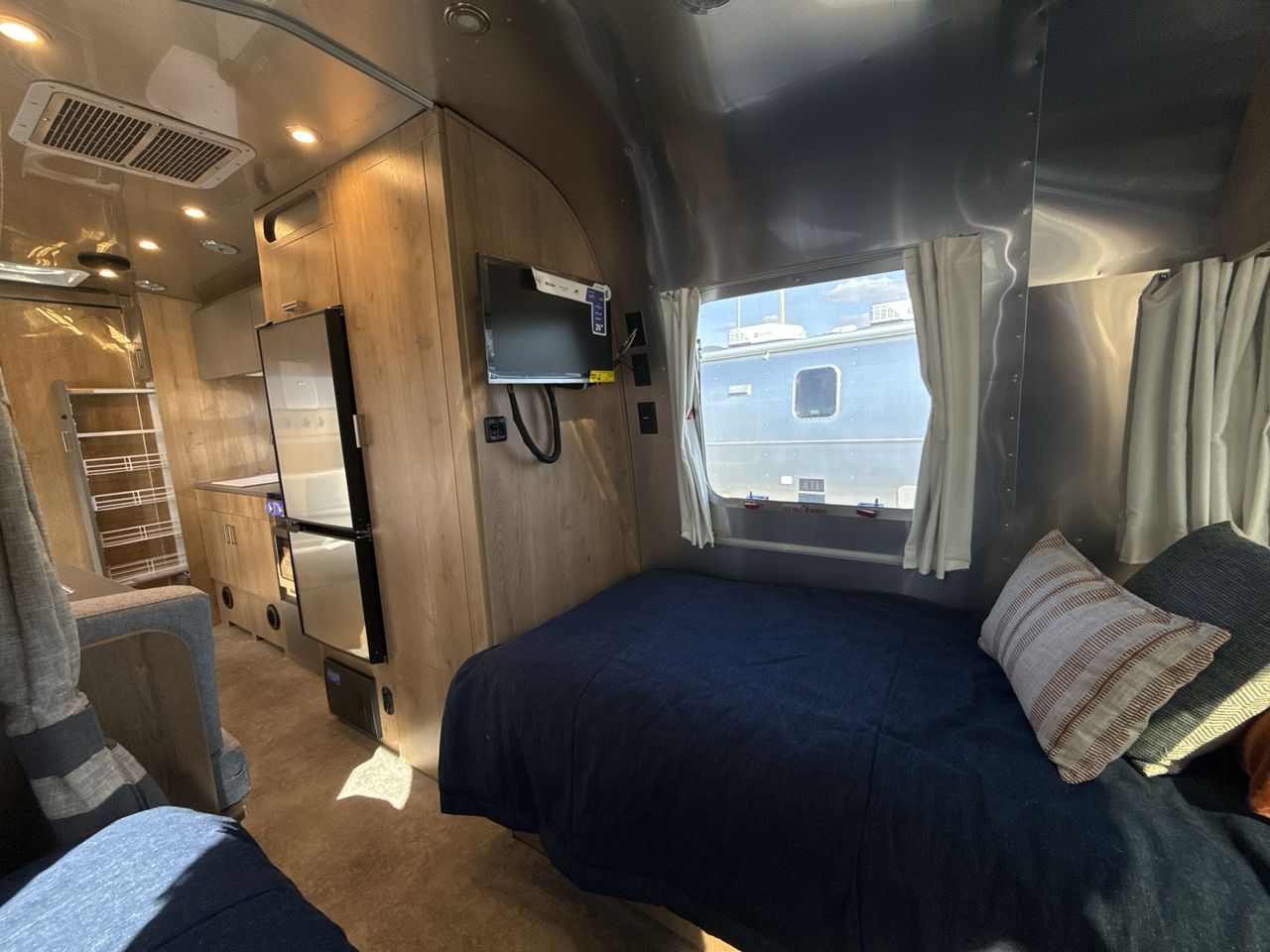 2026 Airstream 23FBT Base