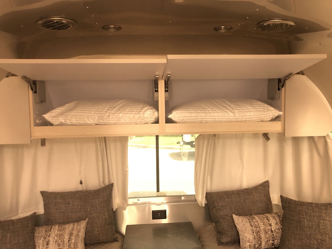 2026 Airstream 27FBT Base