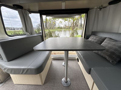 2025 Airstream 27FBQ Base