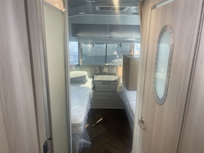 2026 Airstream 27FBT Base