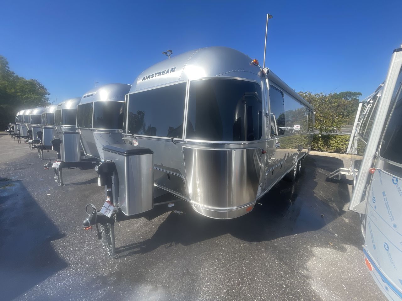 2026 Airstream 27FBT Base