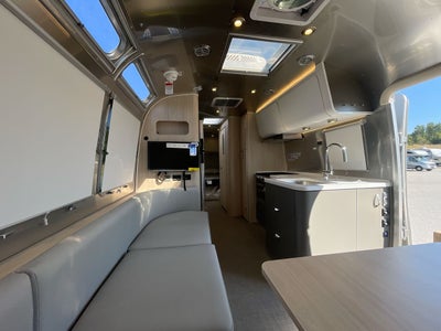 2026 Airstream 27FBQ Base