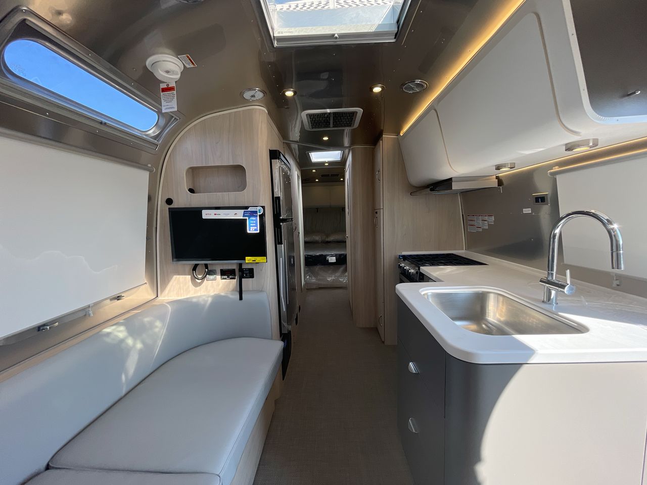 2026 Airstream 27FBQ Base